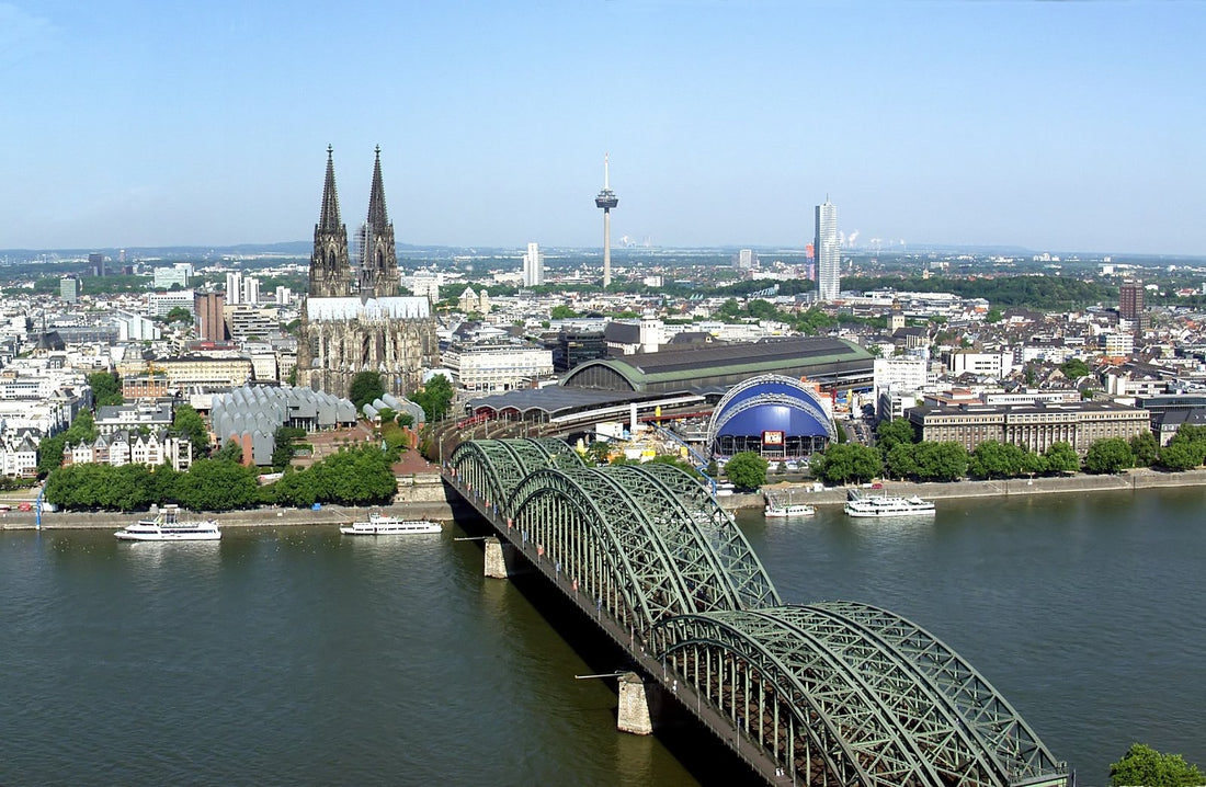 Fröhliche Winetasting-Events in Köln mit Live-Musik, Häppchen und einem großartigen Publikum